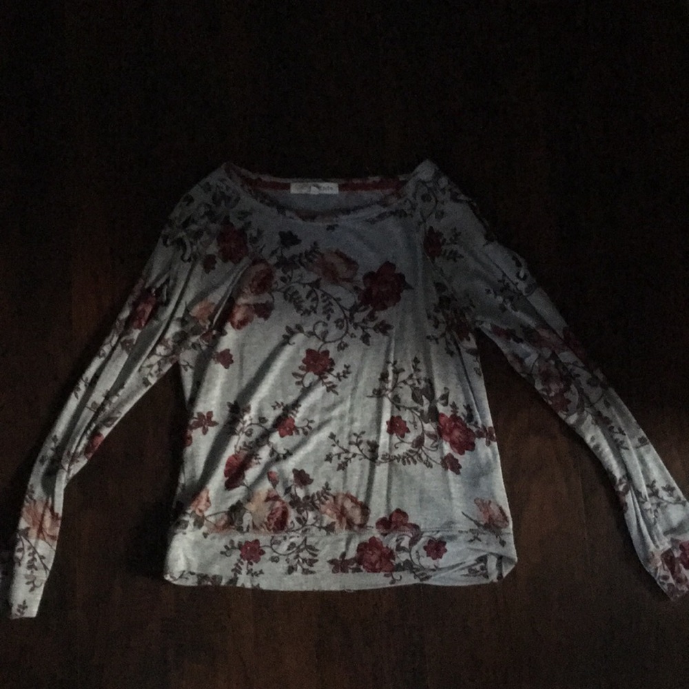 Beautiful long sleeve.